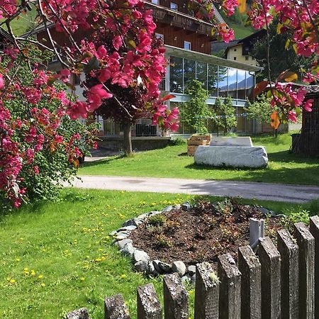 Landhaus Alpenrose - Feriendomizile Pichler Hotell Heiligenblut Exteriör bild