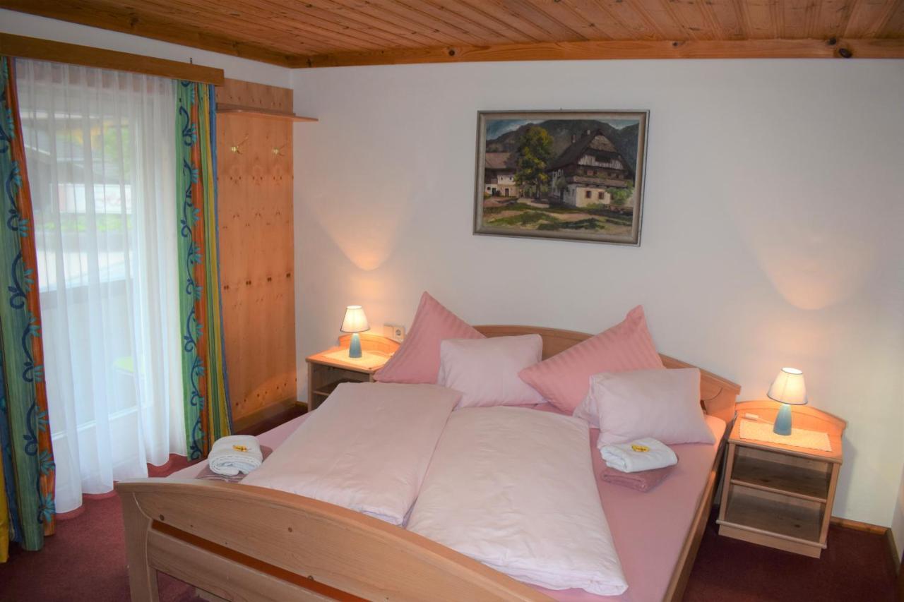 Landhaus Alpenrose - Feriendomizile Pichler Hotell Heiligenblut Exteriör bild