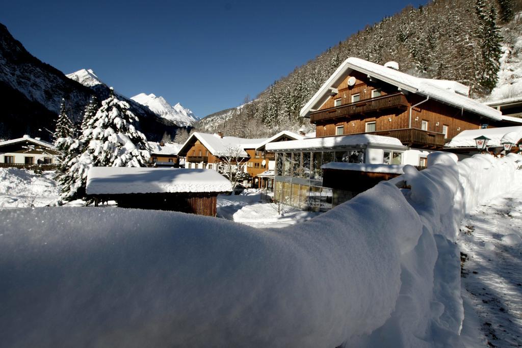 Landhaus Alpenrose - Feriendomizile Pichler Hotell Heiligenblut Exteriör bild