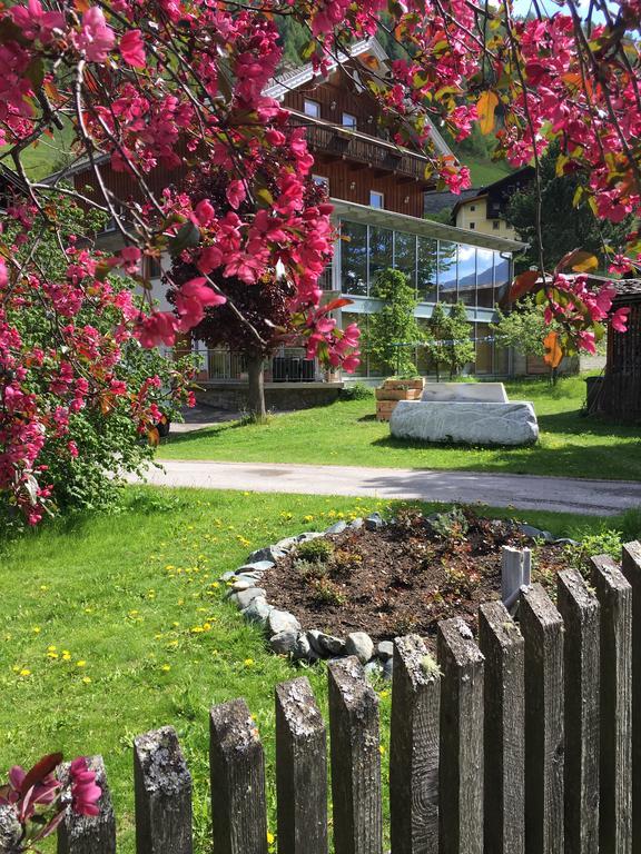 Landhaus Alpenrose - Feriendomizile Pichler Hotell Heiligenblut Exteriör bild